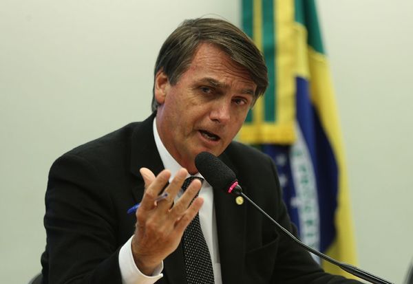 Bolsonaro diz que usou auxílio-moradia para 'comer gente'
