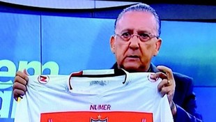 Galvão Bueno ganha camisa do Botafogo 99 anos