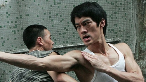 "Bruce Lee: A Lenda" passa a agitar as noites de sábado na TV Clube/Band