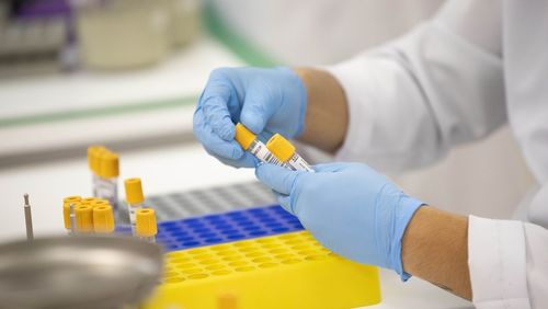 HC investiga 16 pacientes suspeitos de reinfecção por covid-19