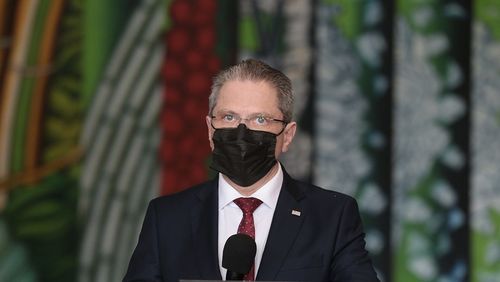 Grupos prioritários serão os primeiros a receber vacina, ressalta secretário de Saúde