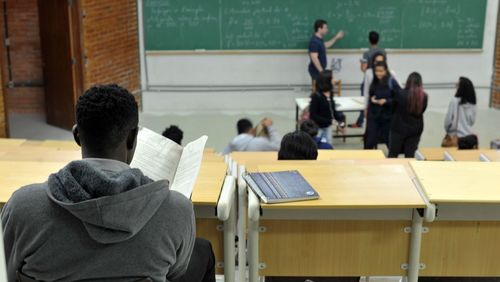 Estudantes com Fies podem suspender pagamentos até o fim da pandemia