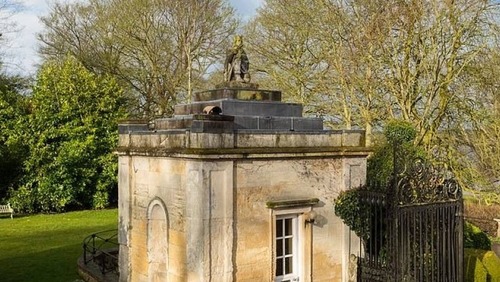 Menor casa da Inglaterra é colocada à venda por quase 2 milhões de reais