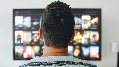 Pesquisa detalha consumo digital de cultura dos brasileiros na quarentena