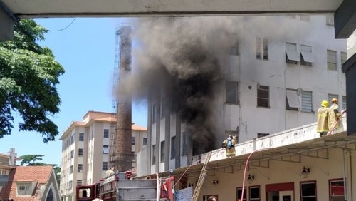 Incêndio atinge hospital no Rio de Janeiro