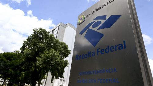 Receita começa hoje a enviar cartas a contribuintes na malha fina
