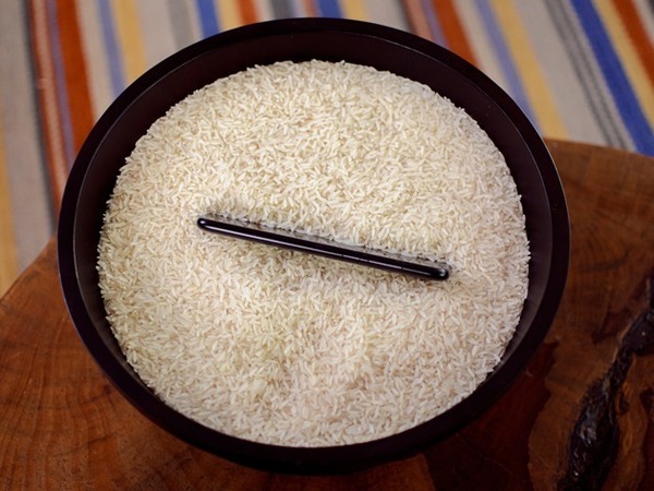 Celular caiu na água? Jacquin ensina truque com arroz para salvar o aparelho