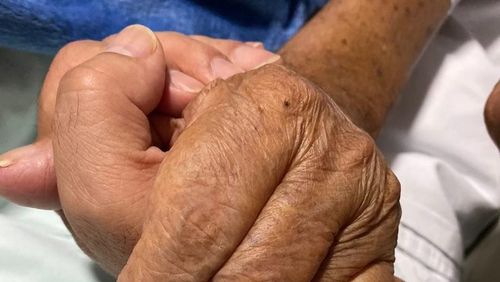 Zezé di Camargo presta linda homenagem ao pai