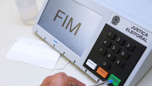 Falta de justificativa por não votar impede expedição de documentos
