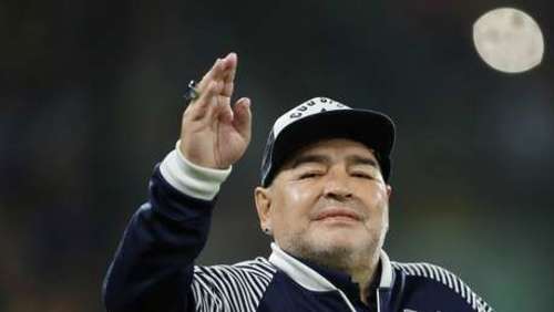 Jornal argentino informa morte de Maradona após mal súbito