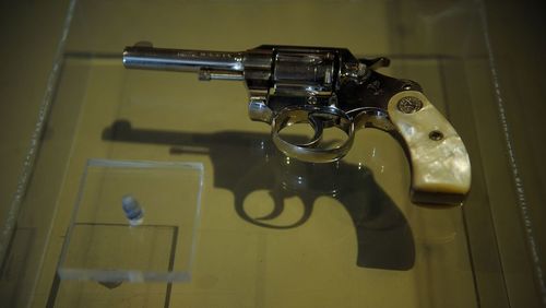 Resolução que zerou imposto de importação de revólveres é suspensa