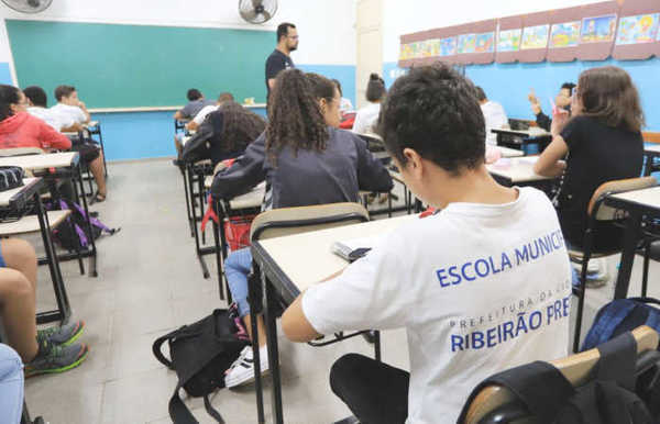 Sindicato discorda de volta às aulas no dia 8