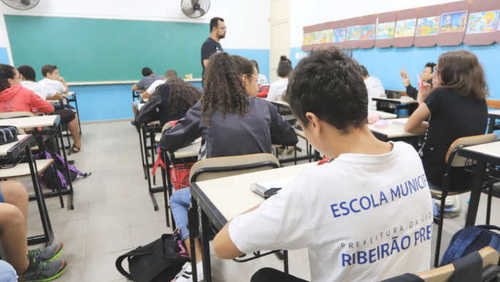 Sindicato discorda de volta às aulas no dia 8