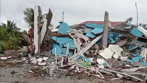 Terremoto causa desabamento de hospital na Indonésia