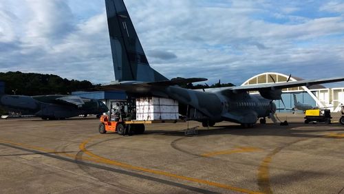 Aviões da FAB iniciam distribuição de vacinas aos estados