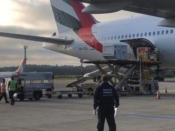 Chega a São Paulo avião com mais 2 milhões de vacinas da Índia