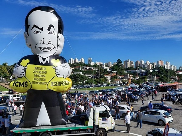 Setor de automóveis protesta contra aumento de 207% do ICMS em SP