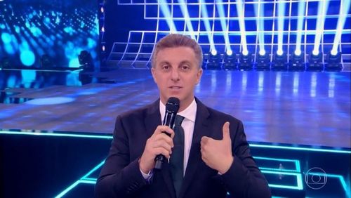 Luciano Huck é pressionado pela Globo para definir se segue na TV