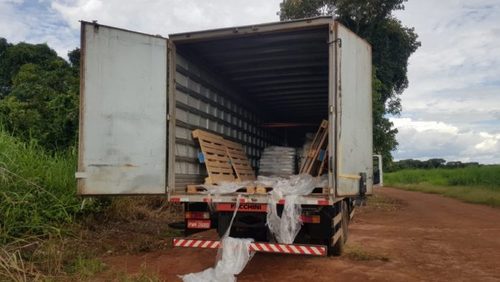 Polícia Ambiental localiza caminhão roubado carregado de defensivos agrícolas na região