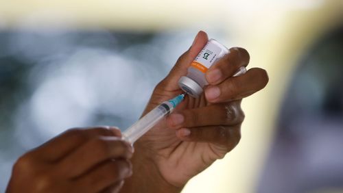 Estudo mostra eficiência de até 73,8% da CoronaVac em equipe do HC-SP