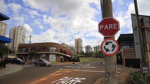 Transerp implanta minirrotatória em cruzamento da região Sul