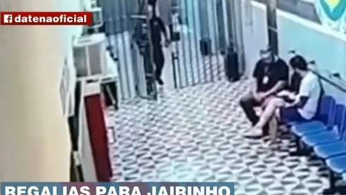 Imagens mostram diretor de prisão entregando sanduíche a Dr. Jairinho