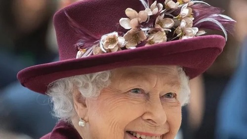 Rainha Elizabeth comemora aniversário duas vezes ao ano; entenda
