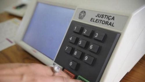 Pesquisa para 2022 coloca Bolsonaro em 1º lugar; Lula é 2º