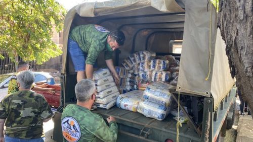 Grupo de jipeiros doa cerca de 7 toneladas de alimentos para ONG de Ribeirão Preto