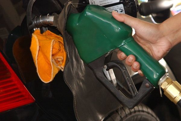 Petrobras baixa preço da gasolina em R$ 0,05 a partir de sábado