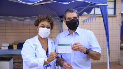Prefeito de Ribeirão Preto recebe primeira dose da vacina contra Covid-19