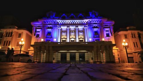 Theatro Pedro II ganha cores da bandeira de RP no aniversário da cidade