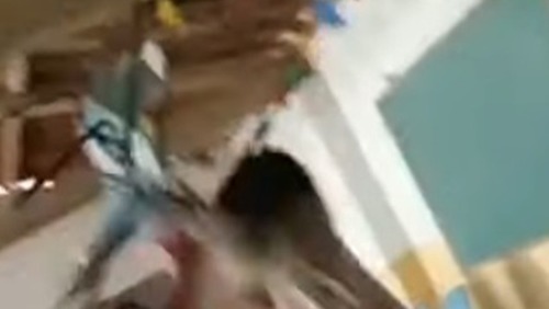 Confusão em fila de vacinação tem briga com cadeirada na Paraíba; veja as imagens
