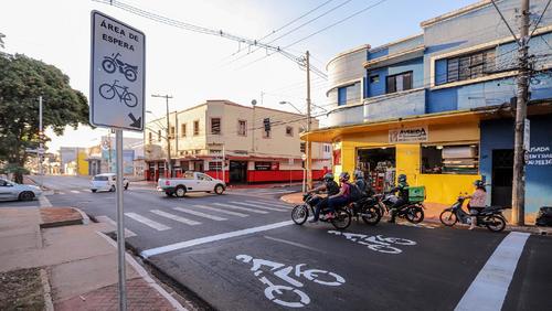 Transerp cria novas áreas de espera para motos e bicicletas na Francisco Junqueira