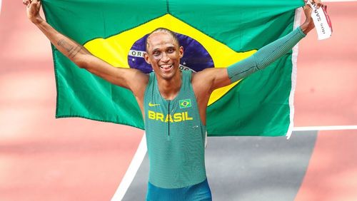 Atleta de São Joaquim da Barra, Alison dos Santos é bronze nos 400 m com barreiras em Tokyo