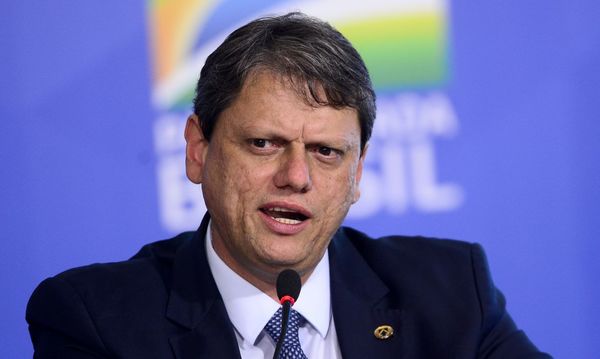 Governo quer que brasileiro voe mais, diz ministro da Infraestrutura
