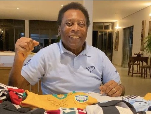 Em recuperação, Pelé deixa UTI de hospital em São Paulo