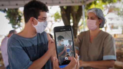 Anvisa não recomenda mudar orientação sobre vacinação de adolescentes