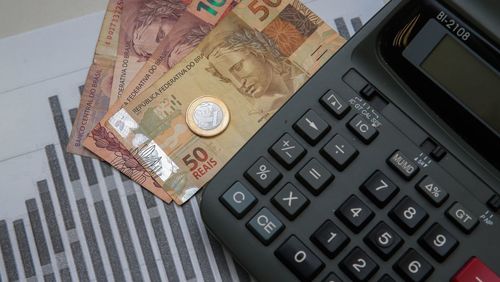 Publicado decreto que aumenta IOF para custear Auxílio Brasil
