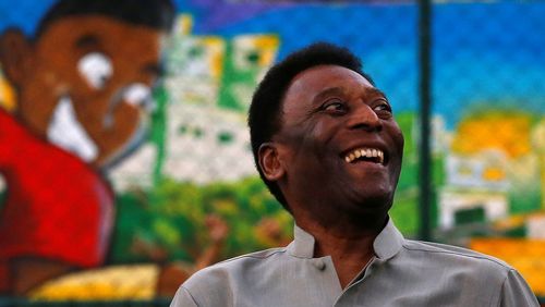 Pelé divulga vídeo no hospital e diz melhorar a cada dia