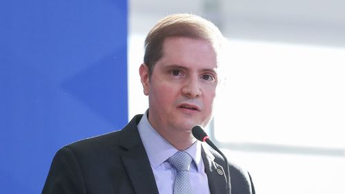 Ministro da AGU é diagnosticado com a covid-19