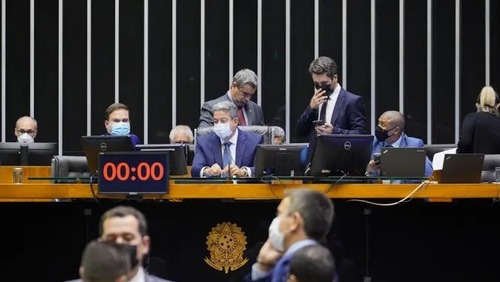 Câmara aprova texto-base de projeto que altera cobrança do ICMS sobre combustíveis