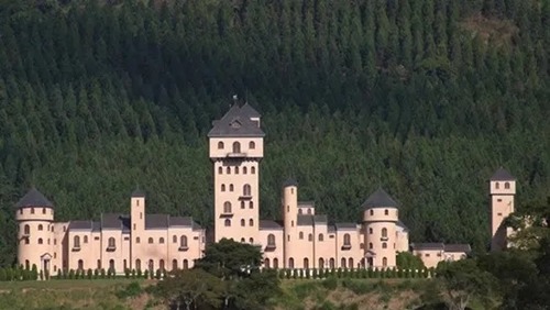 Castelo construído em MG por ex-deputado será leiloado com lance de R$ 30 milhões