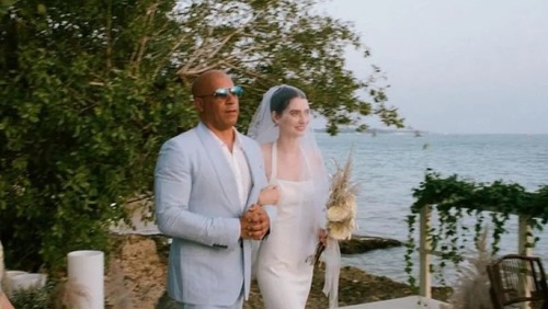 Vin Diesel, estrela de Velozes e Furiosos, acompanha filha de Paul Walker ao altar