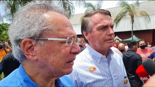 Presidente Bolsonaro afirma que governo não interferirá em preços de combustíveis