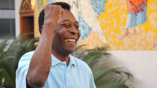 Pelé agradece carinho e diz estar "mais jovem" ao completar 81 anos