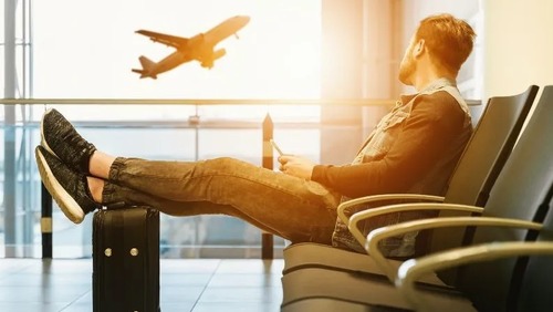 Real fraco e aumento de combustíveis fazem preços de passagens aéreas dispararem