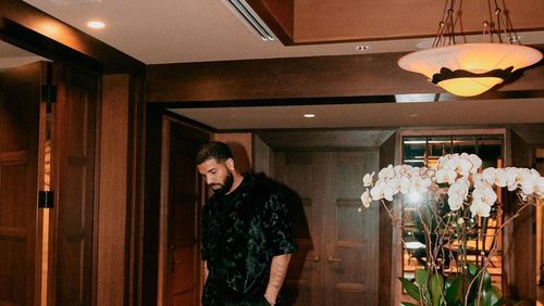 Modelo acusa Drake de colocar pimenta em camisinha