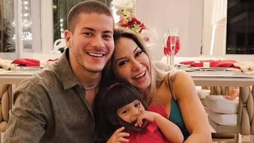 Filha de Arthur Aguiar teve parada respiratória