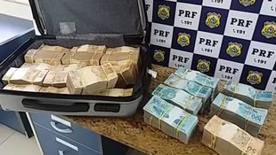 PF apreende bagagem de passageiro com R$ 700 mil em ônibus na Bahia